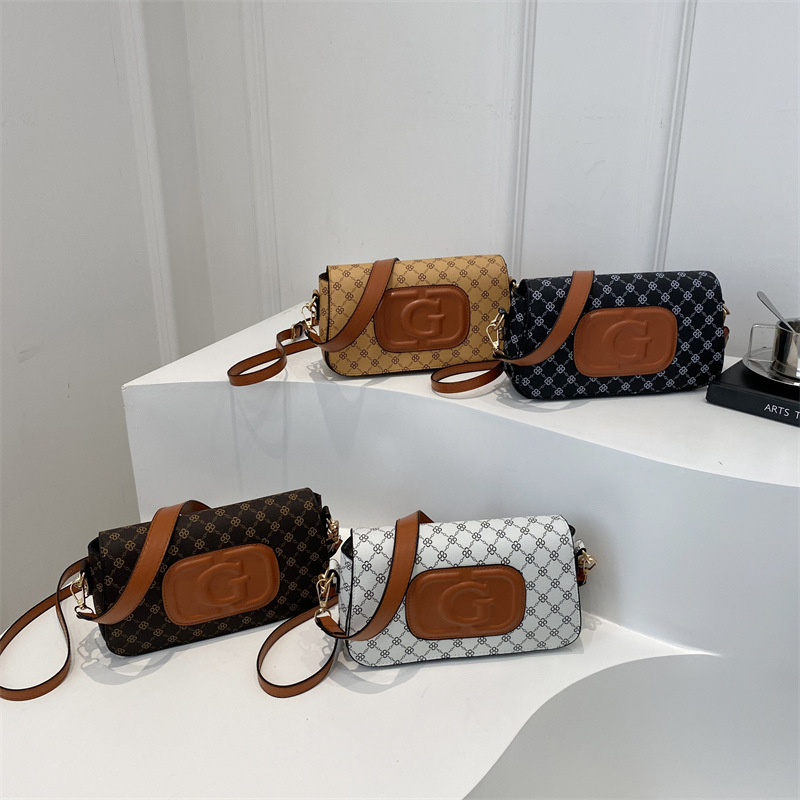 Fashionable and versatile single-shoulder bag for cross-border new spring, a trendy and versatile letter style underarm bag for women Application Scenario