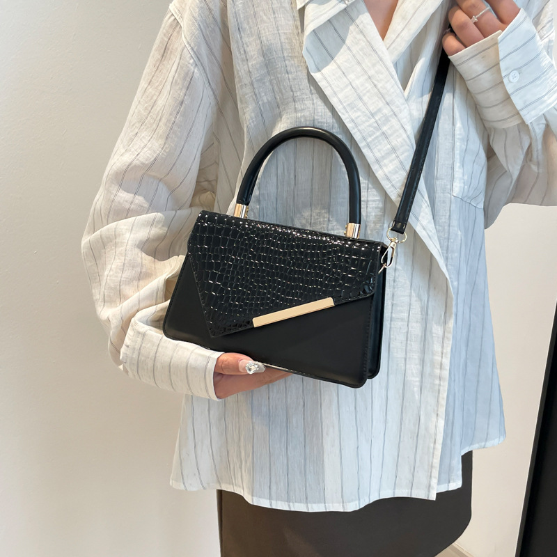 New 2025 solid color spring casual, simple and stylish crossbody and hand-carry small square bag for women Specification drawing