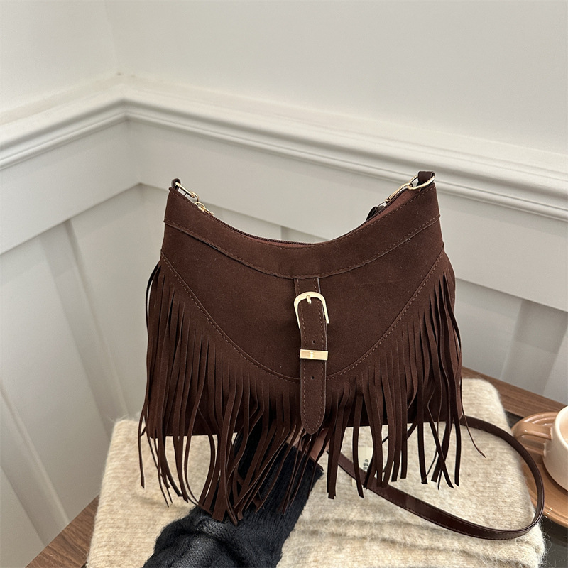 Cross-border Bohemian retro fringed women's 2024 new winter women's bag, stylish and versatile single-shoulder crossbody bag full figure