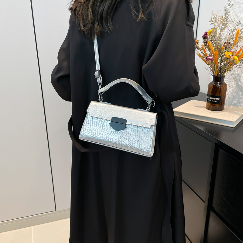 Retro small bag for women, new winter 2024 trendy Korean version single-shoulder small square bag, chain versatile crossbody bag details Picture