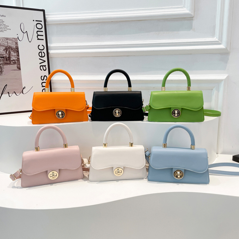 Korean-style fashionable oil wax leather hand-held small square bag for women, 2025 new style, stylish and trendy lockable single-shoulder crossbody bag Application Scenario