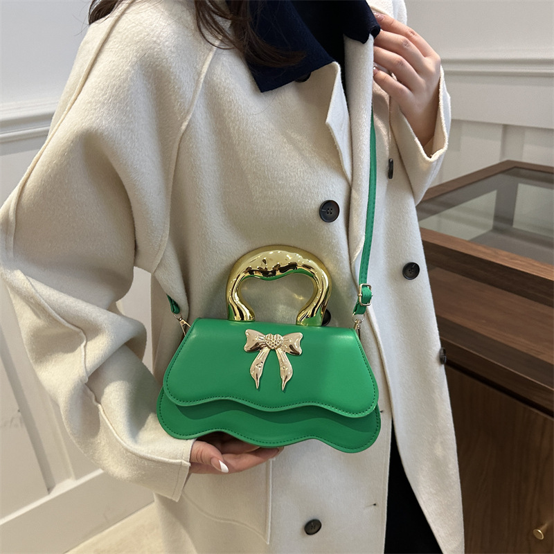 Bow-shaped hand-held small square bag for women 2024 new autumn and winter, a high-end and stylish chain single-shoulder crossbody bag Specification drawing