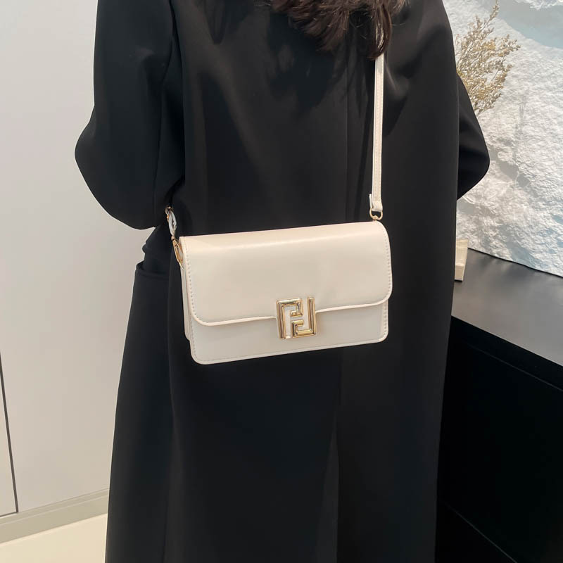 French chic underarm bag for women 2025 Spring New style, retro chain small square bag, trendy and fashionable single-shoulder crossbody bag Specification drawing
