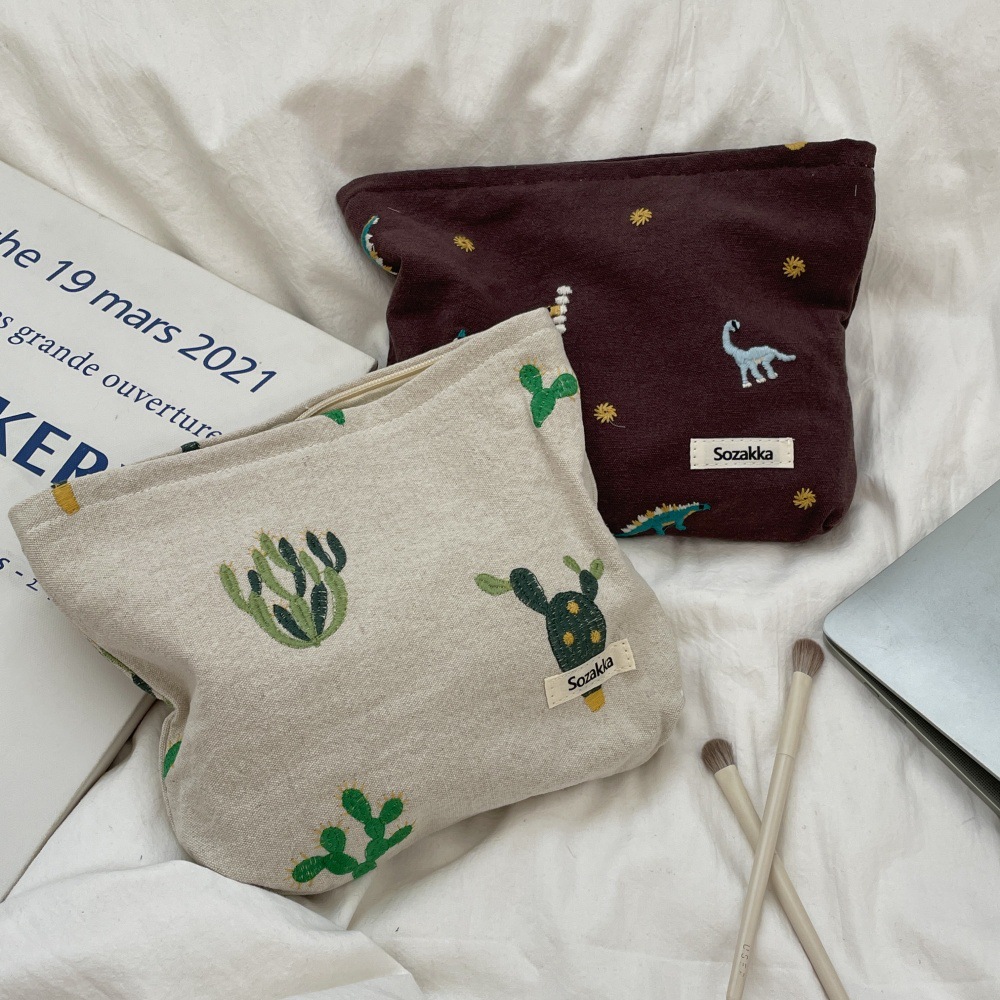 44201 Embroidered Cactus Dinosaur Makeup Bag, Toiletries Bag, portable carry-on bag, Storage bag, Storage bag for girls full figure