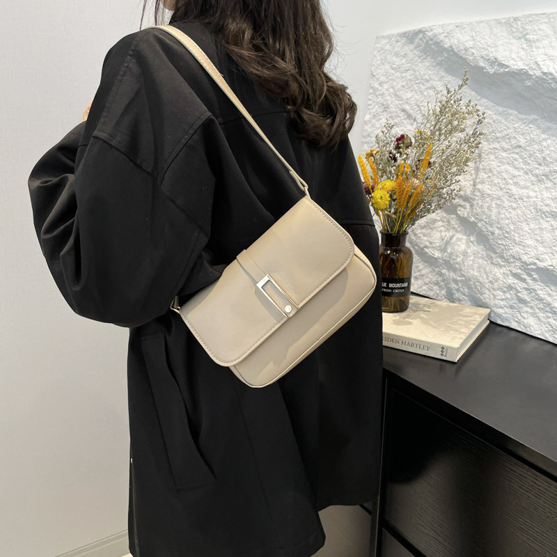 This year, the "Commuting 2025" new style of casual, large-capacity, high-quality French design crossbody single-shoulder bag is in vogue for women Specification drawing