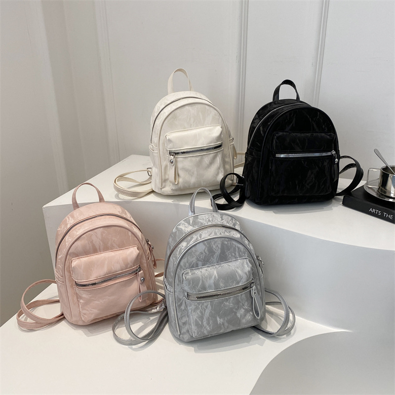 A girl's small backpack for class in the autumn and winter 2024 Korean-style Instagram trendy handbag, a minimalist and fashionable women's bag Application Scenario