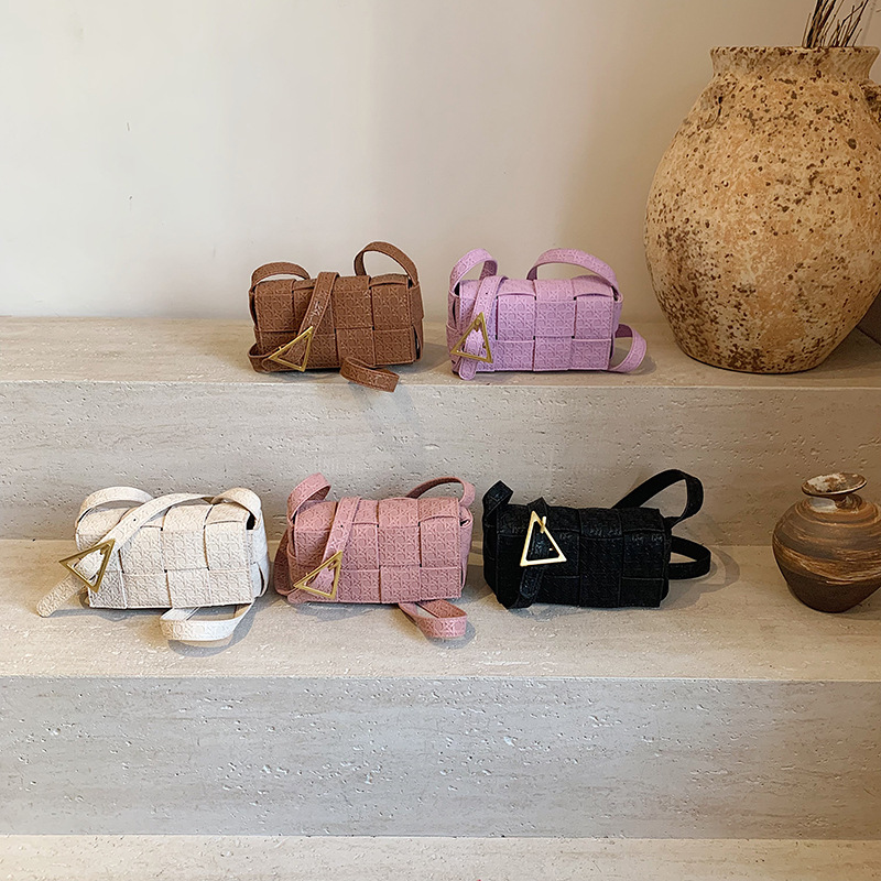 Cross-border woven bag for women 2025 new style, niche design, high-end feel, single-shoulder crossbody bag, texture small square bag Application Scenario