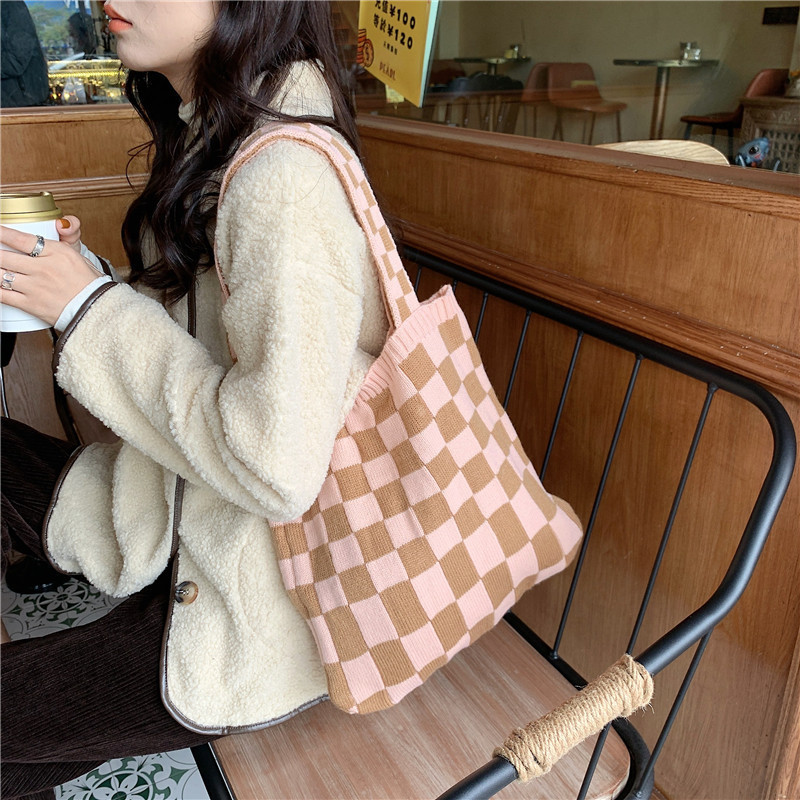110281 knitted checkered bag for women, new autumn and winter casual tote bag, large capacity hand-held canvas bag, ins Application Scenario