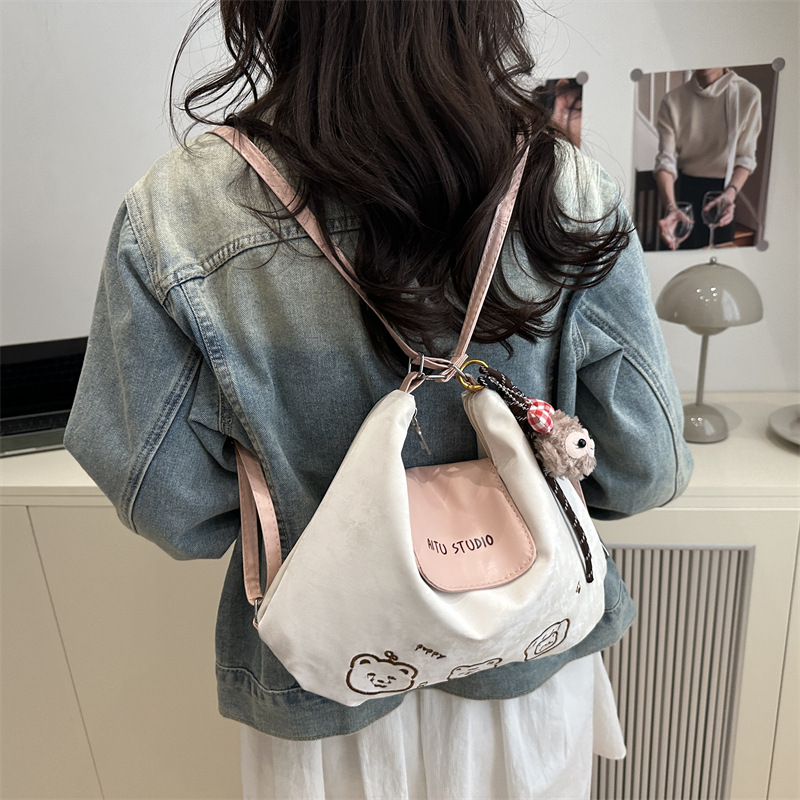 The 2025 new style of the Textured Women's bag is a fashionable and versatile commuting backpack with a trendy, textured and niche design. It features a single-shoulder tote bag full figure