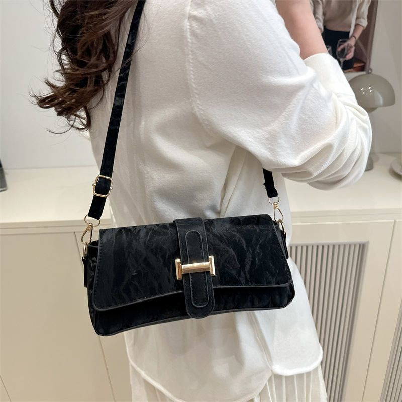 Spring Aesthetic underarm bag 2025 Spring/Summer Korean style simple and stylish small square bag, high-end single-shoulder crossbody bag for women Specification drawing