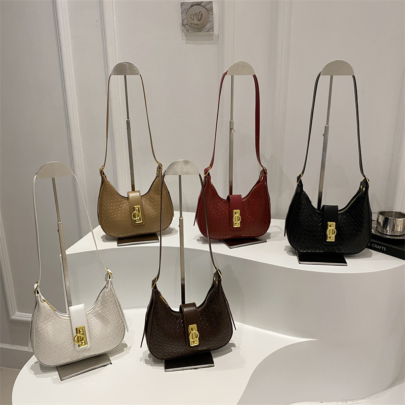 Simple solid color women's bag 2025 new style fashionable crescent bag Spring versatile and stylish single-shoulder underarm bag crossbody bag for women Application Scenario