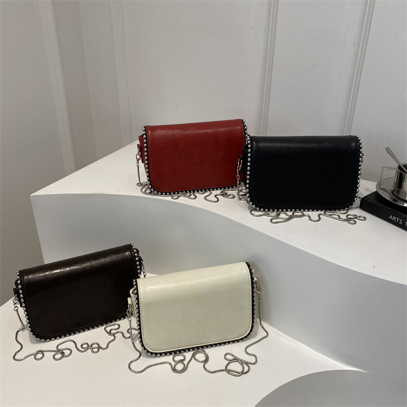Retro and unique rivet bag for women, Spring 2025 new style, fashionable and simple single-shoulder bag, Korean-style casual and simple crossbody bag Application Scenario