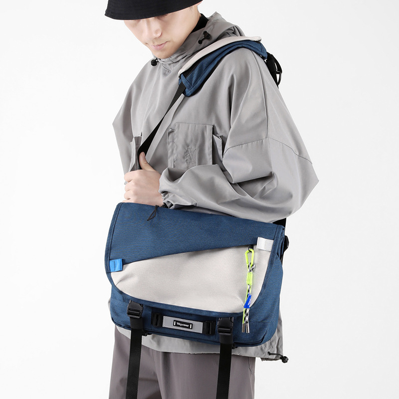The new WEPOWER men's large-capacity crossbody bag is a functional commuting single-shoulder bag and a casual, sporty and simple men's bag details Picture