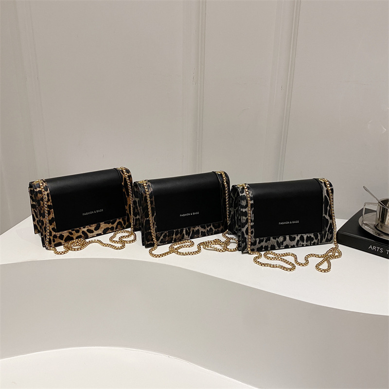 Fashionable small square bag 2024 Autumn New Korean-style simple and fashionable handbag crossbody bag casual retro single-shoulder bag Application Scenario