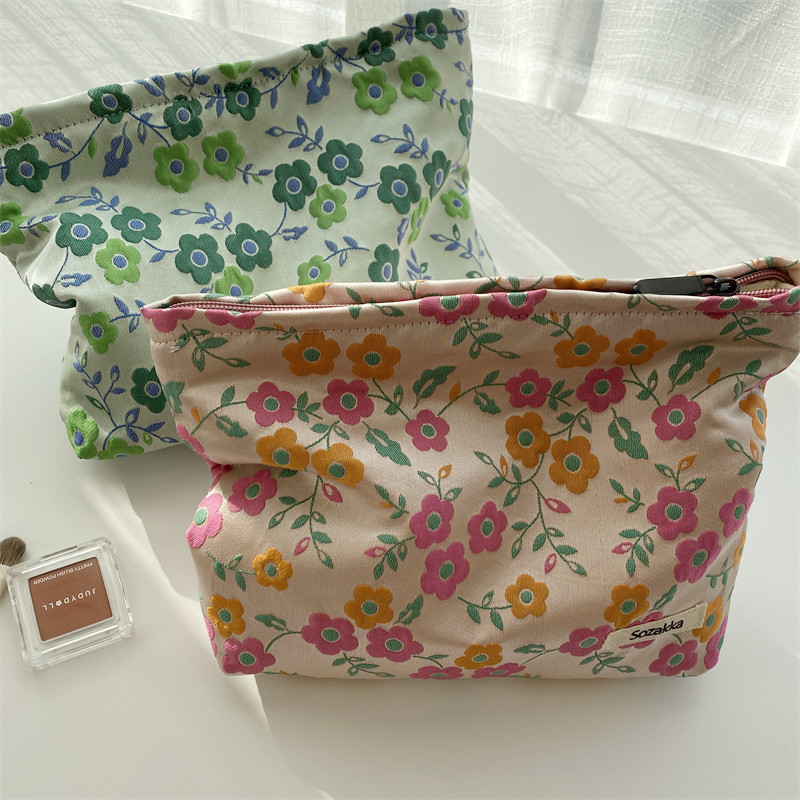 110162 Fresh and clean country Style French Artistic flower makeup bag, ins loose change storage bag, mobile phone clutch Application Scenario