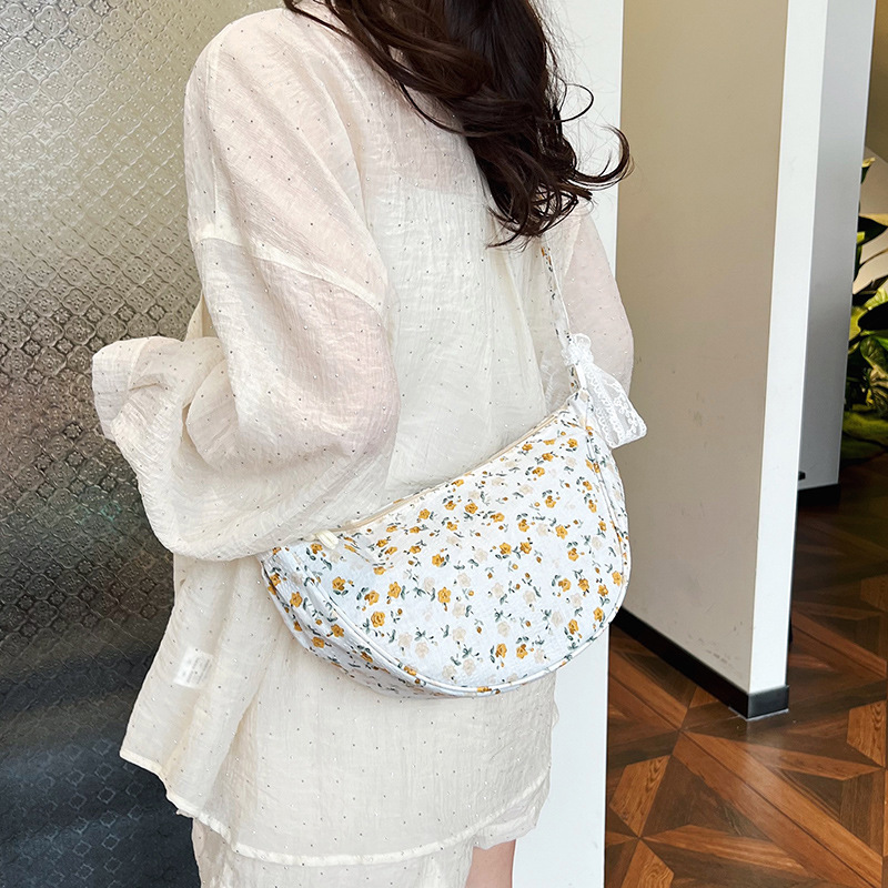 Floral canvas bag for women, 2024 new Korean-style versatile dumpling bag, artistic floral crossbody bag, underarm bag Specification drawing