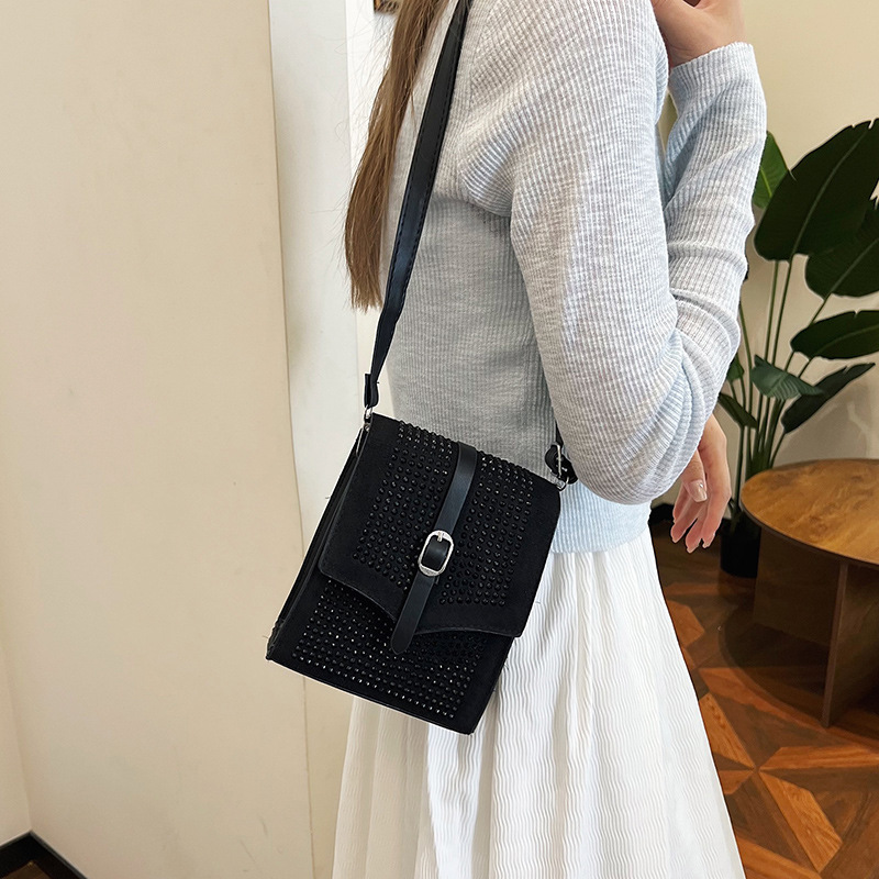 The new 2025 cross-border fashion, versatile and personalized mobile phone bag, small coin bag, single-shoulder crossbody small square bag is trendy details Picture