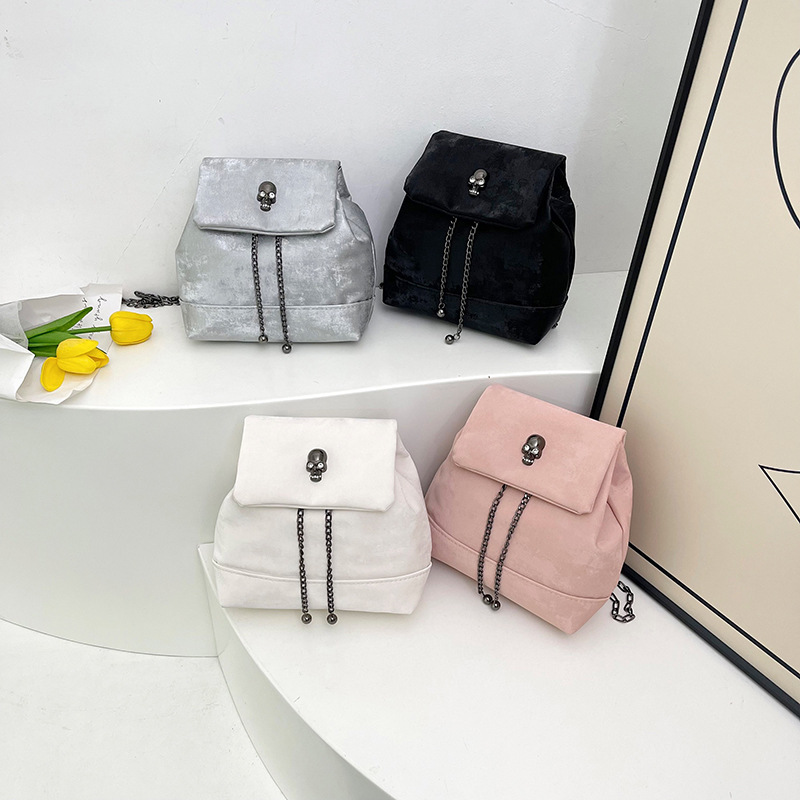 Spring new style texture drawstring bucket bag, personalized skull chain backpack, trendy small bag, commuting crossbody bag Application Scenario