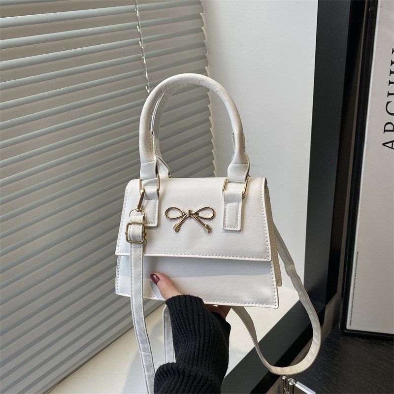 Spring college style underarm bag for women, 2025 new high-end fashion single-shoulder bag, popular commuting crossbody square bag full figure