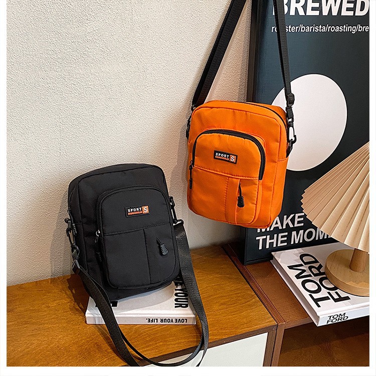 A new summer 2024 Japanese streetwear brand versatile casual crossbody bag, a fashionable and simple single-shoulder bag for women Specification drawing