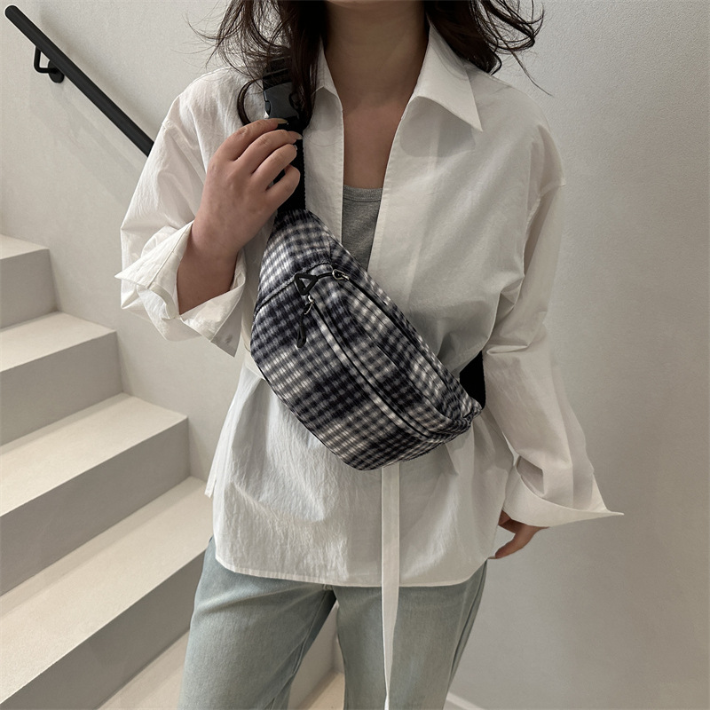 Cute new style Instagram corduroy, comfortable Japanese single-shoulder, sweet and versatile, school-style saddle bag, crossbody bag details Picture