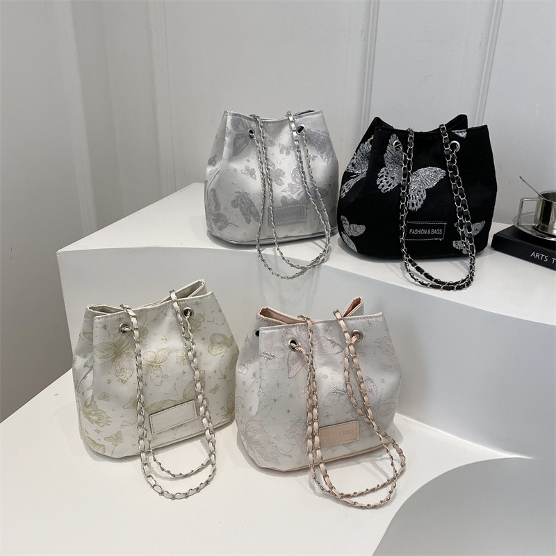 Niche design women's bag 2024 New large-capacity bucket bag, ladies' quality chain single-shoulder hand-carry underarm bag Application Scenario
