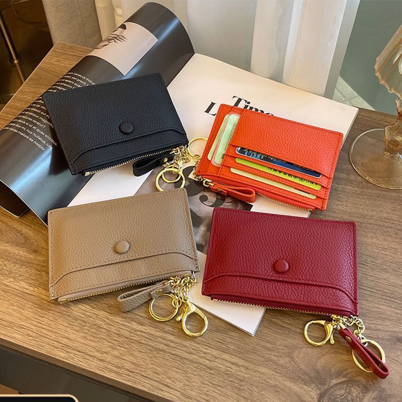 The card case with keychain wallet, ins women's coin case, small card case, two-in-one keychain storage, genuine leather texture Application Scenario