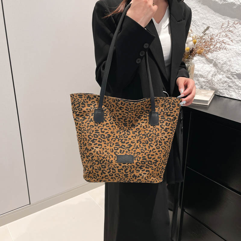 Leopard print suede bag for women, new winter 2024 trendy and fashionable school-style tote bag, a large capacity bag for casual commuting Specification drawing