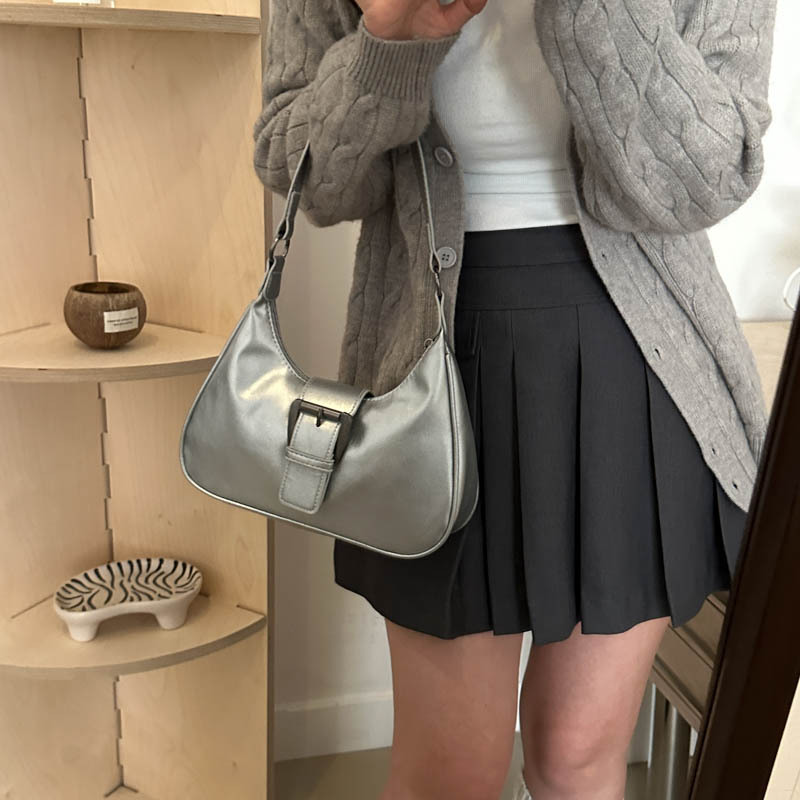 Cross-border fashion baguette bag for women, 2024 new simple and high-end single-shoulder crossbody bag, versatile European and American crossbody bag details Picture