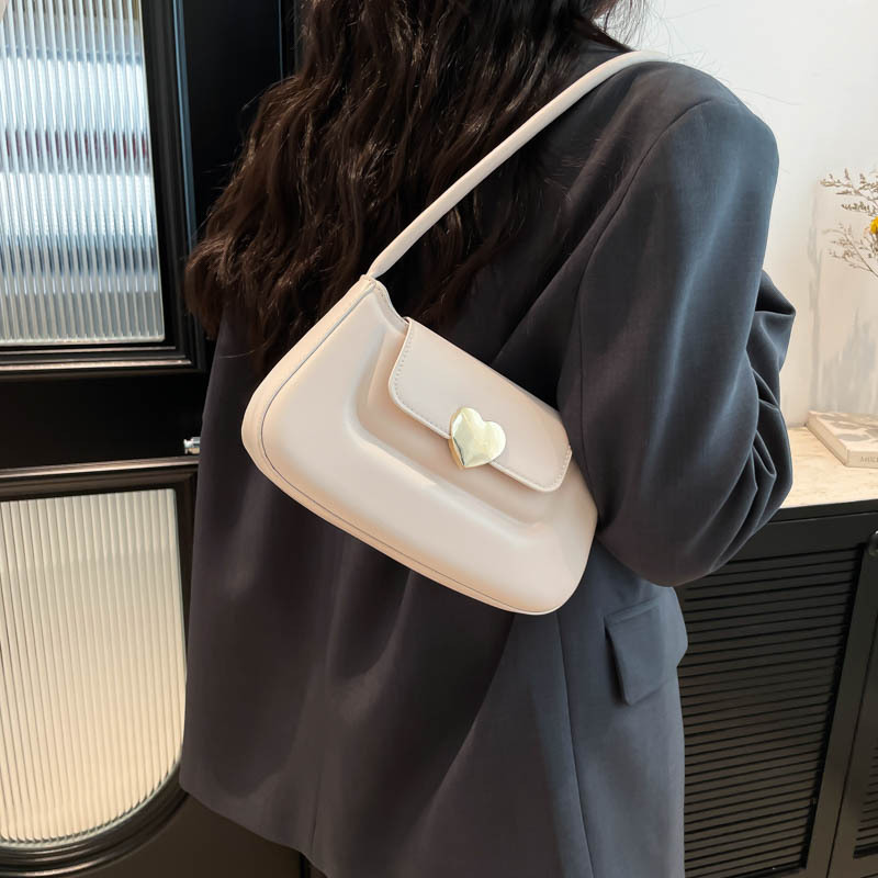 The trendy chanel-style heart-shaped lock single-shoulder bag for women is a new Spring 2025 fashionable hand-held small square bag and a trendy underarm bag Specification drawing