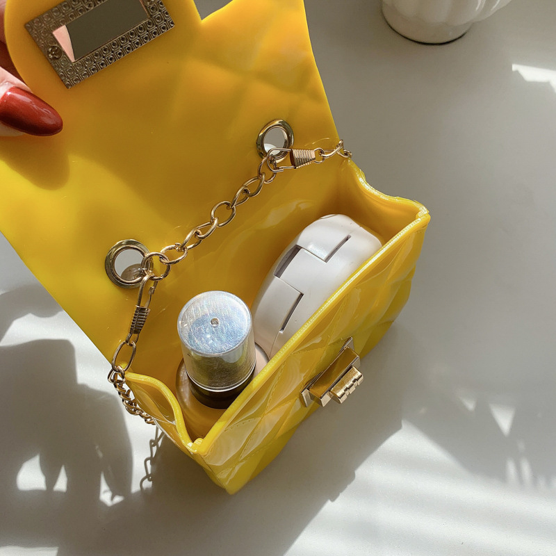 Mini bag, stylish and trendy 2021 new style, cute diamond-shaped candy-colored chain pearl hand-held crossbody jelly bag Application Scenario