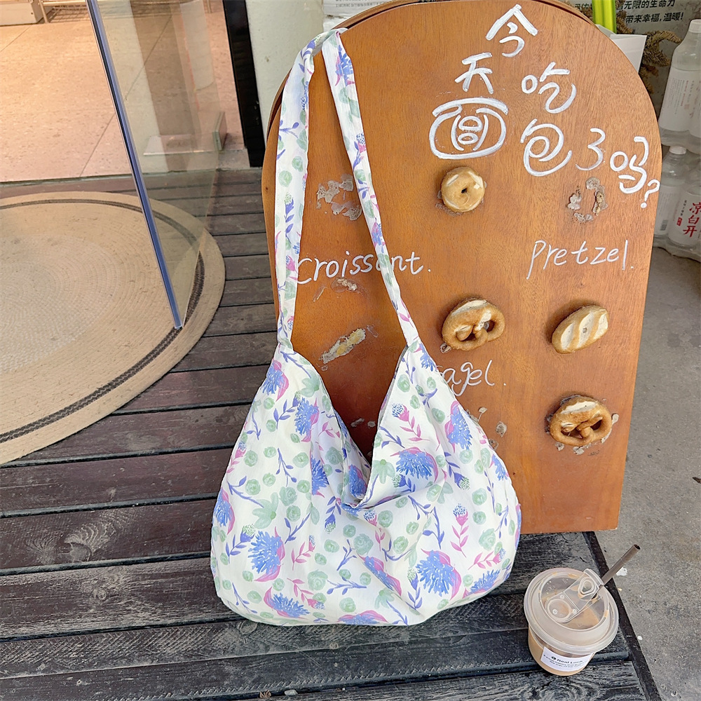 13165 Small floral canvas bag, women's large-capacity cloth bag, laid-back new student crossbody single-shoulder bag, tote bag Item Picture