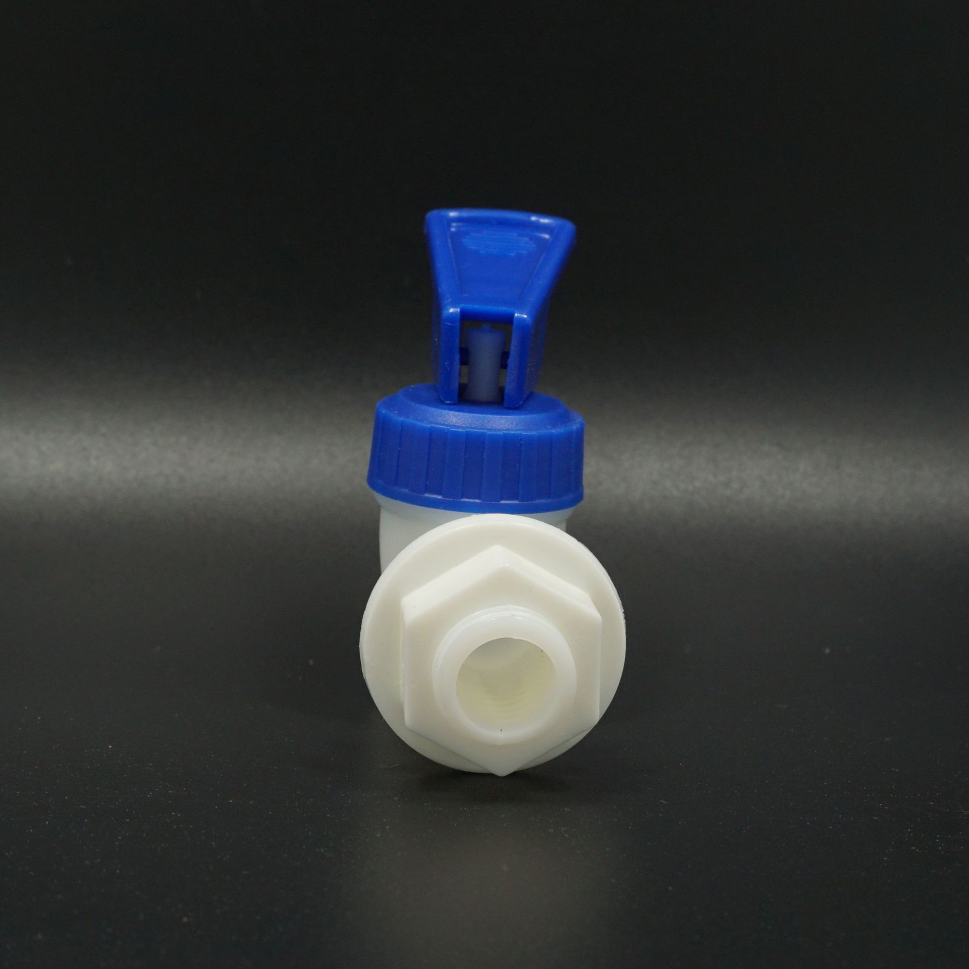 Press-type water dispenser, glass ice bucket, juice bottle or can, faucet, water storage tank, water valve, mineral water bucket faucet Application Scenario
