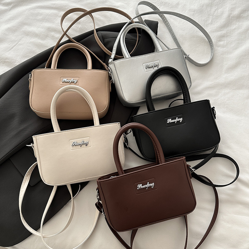 This year's popular handbags, women's retro crossbody bags, bucket bags, and the new winter 2024 fashionable and simple single-shoulder bags Application Scenario