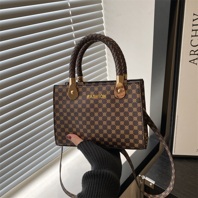 Women's bag 2024 Fashion Trend Casual hand-held small square bag Korean style retro single-shoulder crossbody women's small square bag full figure