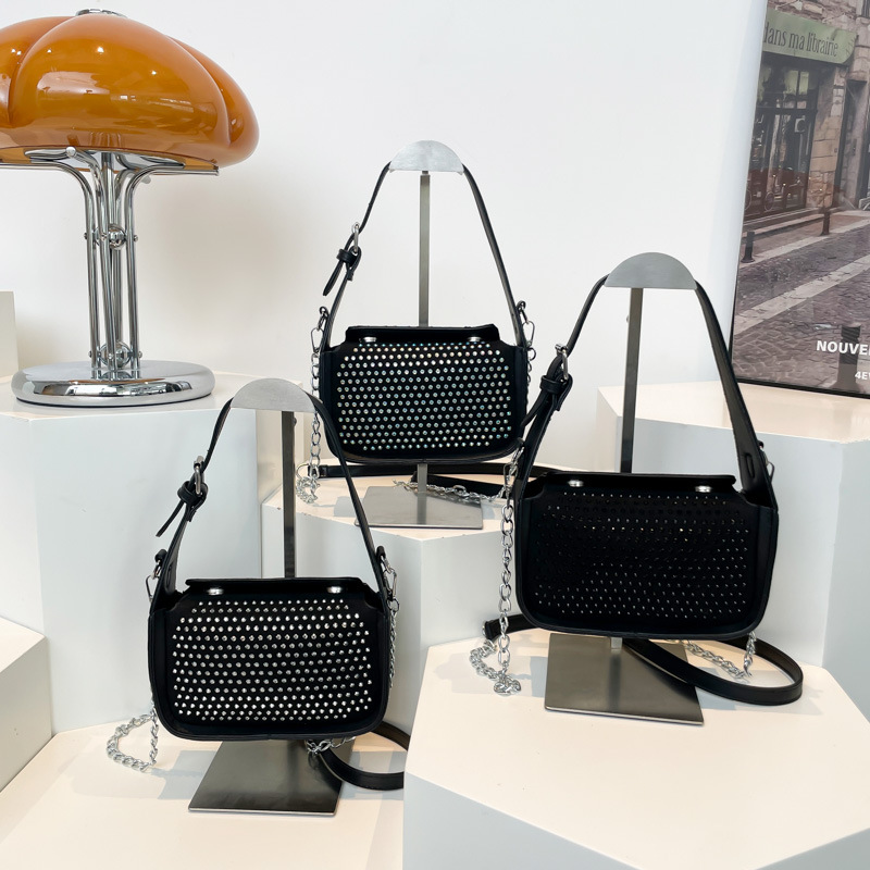 A niche design with a high-quality chain underarm bag for women, a new autumn 2024 fashion and versatile small square bag with a diamond-encrusted texture Application Scenario