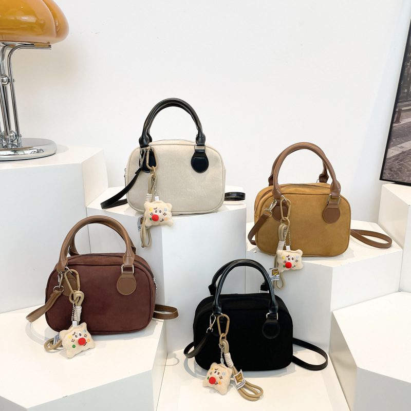 2025 Niche design new women's bags, spring retro velvet pillow bag, commuting hand-held small bag, single-shoulder bag Application Scenario