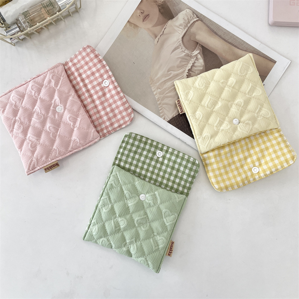 5492 Quilted Jacquard heart-shaped Sanitary Kit, Lipstick Storage Bag, Student Portable Menstrual Sanitary Napkin Organization Bag details Picture
