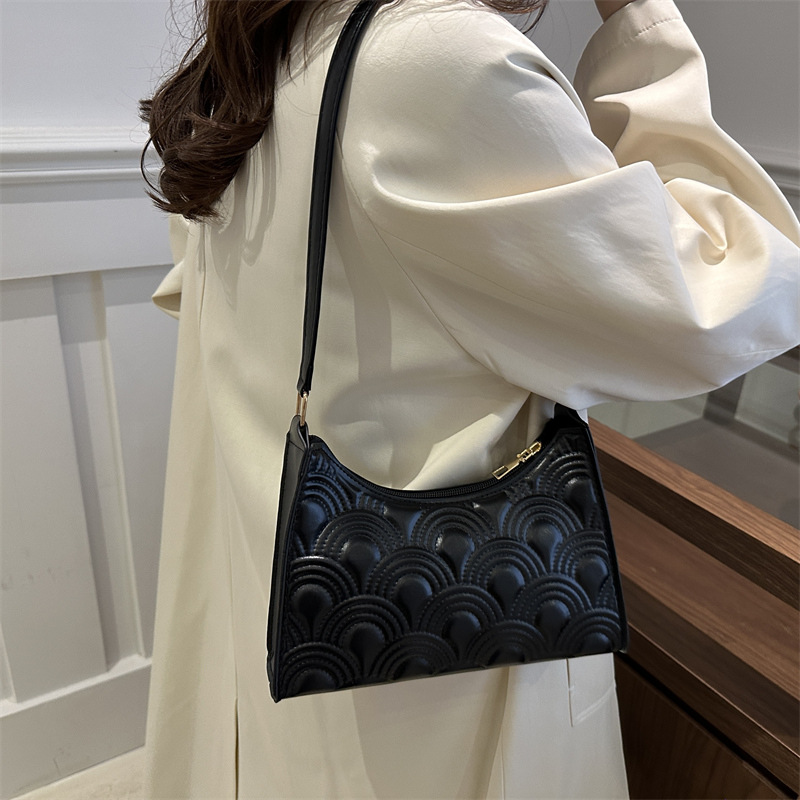 2024 embossed new Korean-style casual, simple, textured, trendy lacquered, fashionable crossbody, single-shoulder, underarm small bag for women details Picture