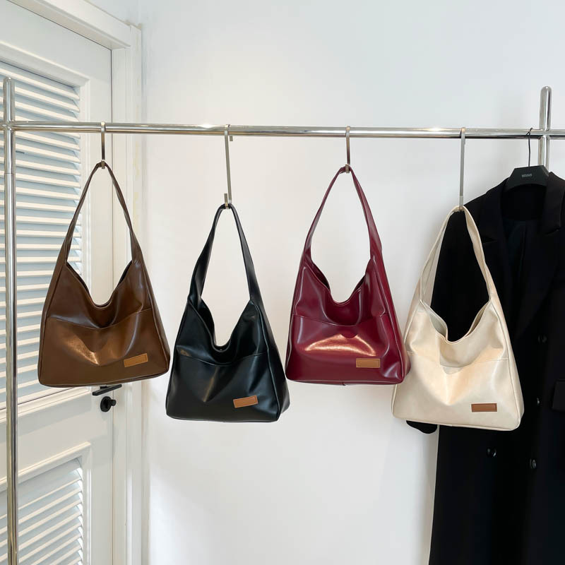 Large-capacity retro bag, new textured tote bag for women, single-shoulder bag for college students' classes, simple and casual bag Application Scenario