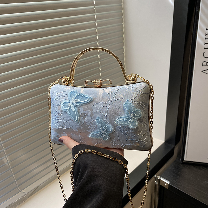 A niche design Butterfly Love Flower white small square bag 2025 new model chain handbag crossbody bag full figure