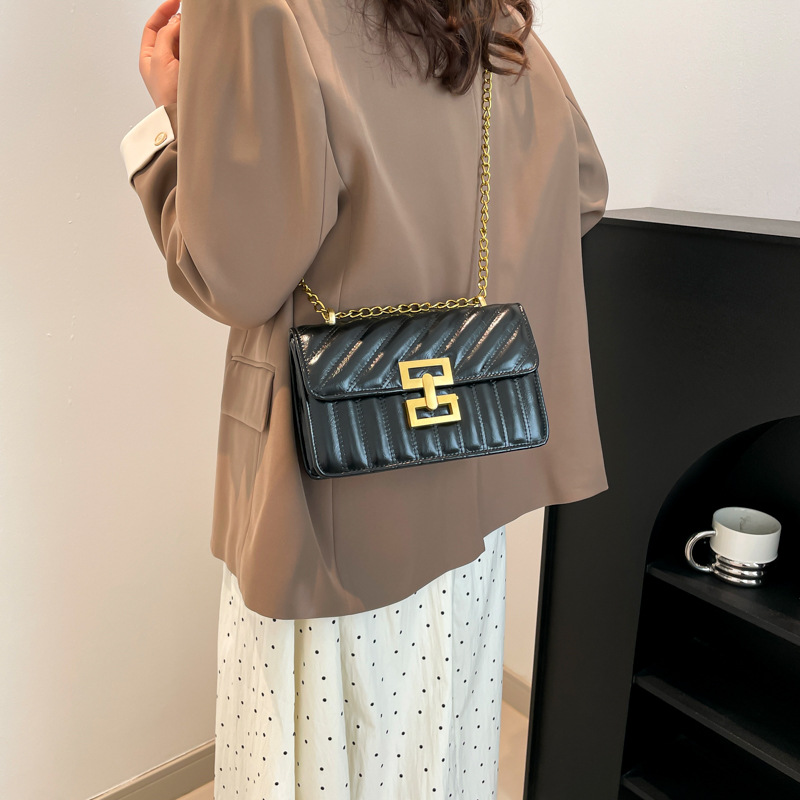 Niche design crossbody bag, chain small bag, women's 2025 new stylish single-shoulder bag, commuting embroidered small square bag Specification drawing