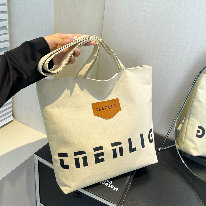 A large-capacity canvas bag for women's spring, a new 2025 casual single-shoulder tote bag for college students' commuting to class full figure