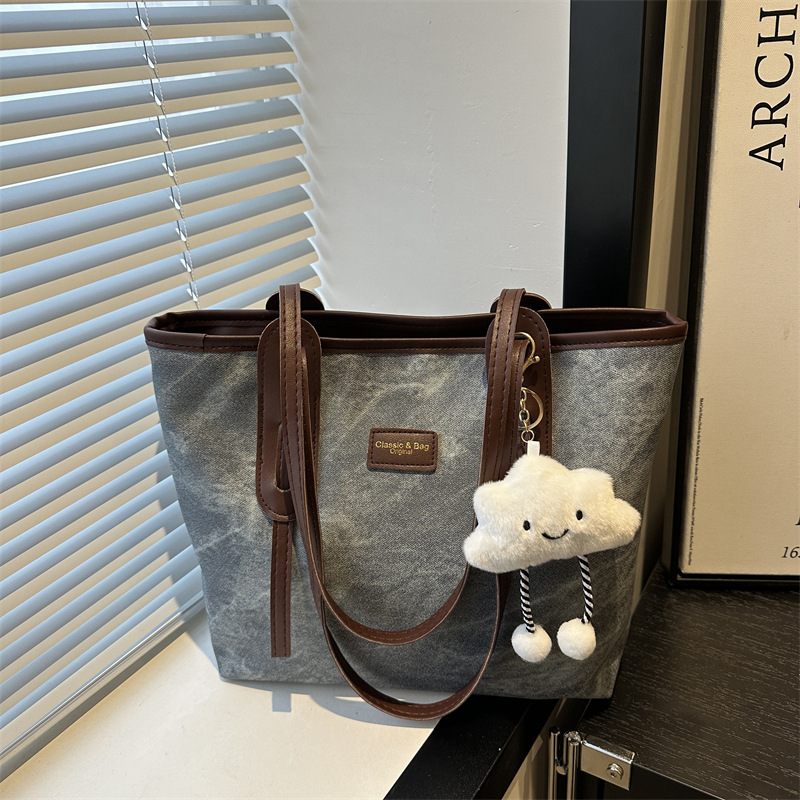 Retro large-capacity tote bag for women, 2024 new style, fashionable and high-quality single-shoulder bag, simple commuting bag for work full figure