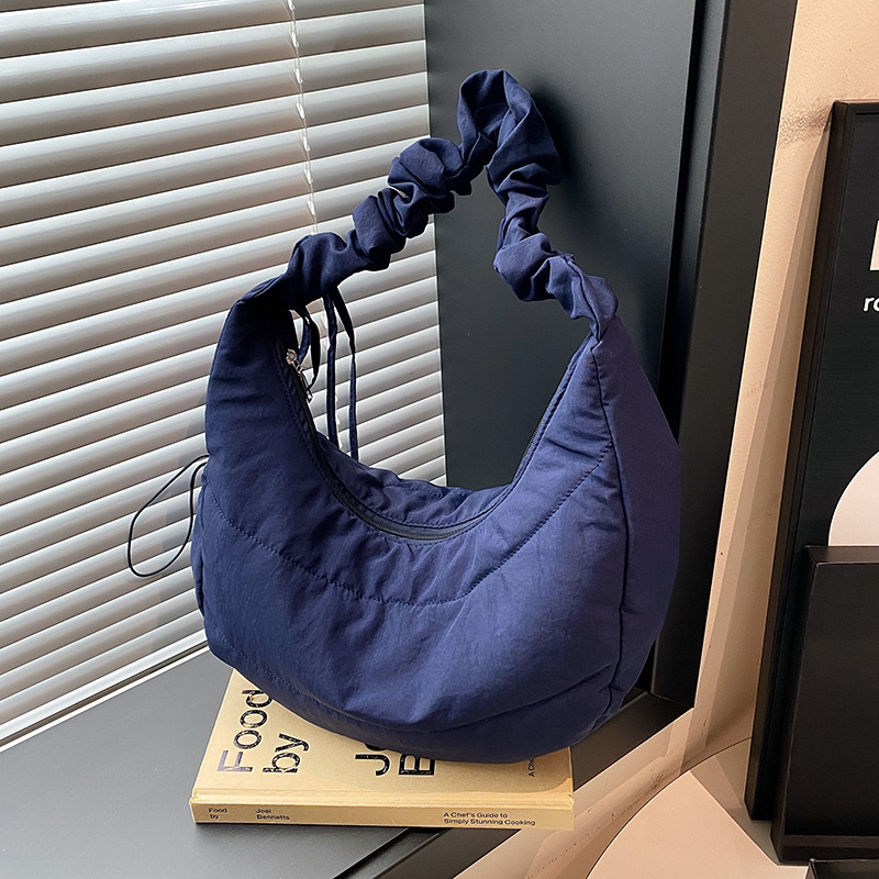 Retro pleated bag for women, Spring 2025 new trendy and fashionable tote bag, casual large-capacity single-shoulder saddle bag full figure
