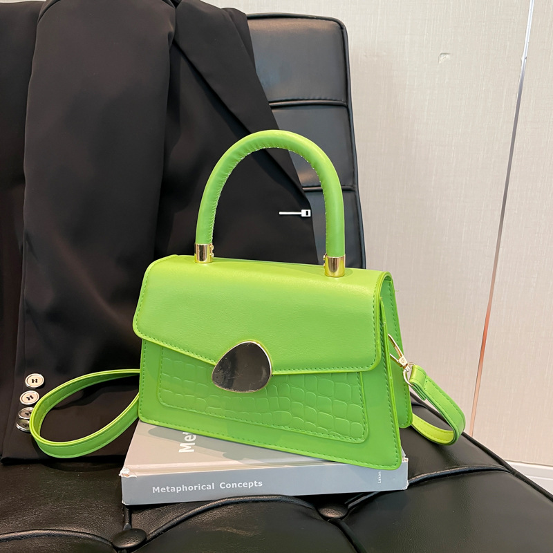 Spring 2025 new high-end quality handbag, elegant and beautiful solid color single-shoulder crossbody bag, small square bag, commuting bag full figure