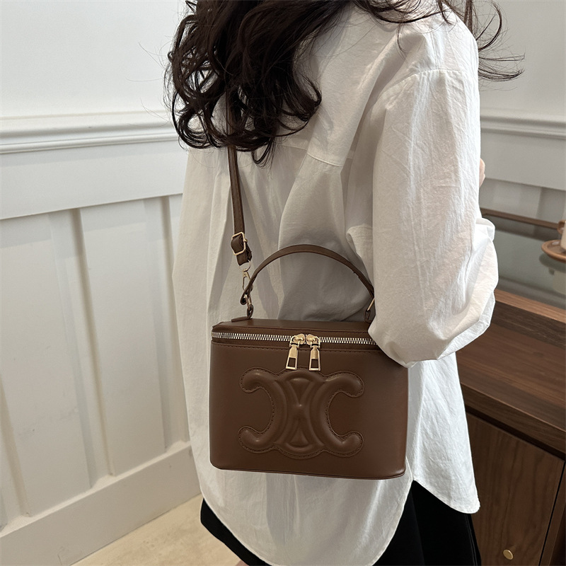 This year's popular handbag for women's spring 2025: A fashionable Korean-style versatile single-shoulder crossbody small square bag Specification drawing