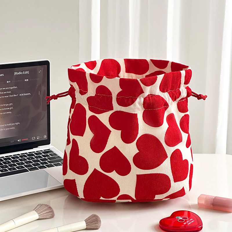 Runhui's new heart-to-heart drawstring storage bag, travel cosmetics storage bag, makeup bag, large capacity, one-piece consignment Application Scenario