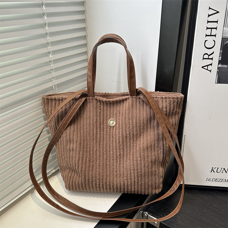 Fashionable and casual underarm bag for women, Spring 2025 new Korean-style trendy retro single-shoulder handbag, high-end tote bag for women full figure