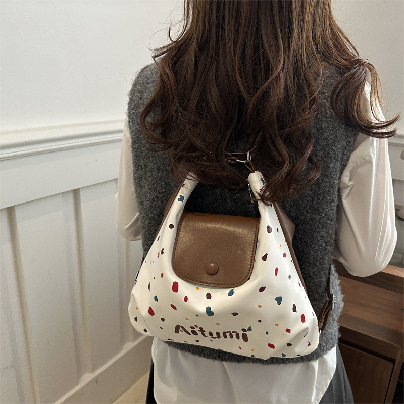 Women's bag 2024 New winter retro large-capacity single-shoulder commuter backpack Polka dot fashionable and versatile tote bag Application Scenario